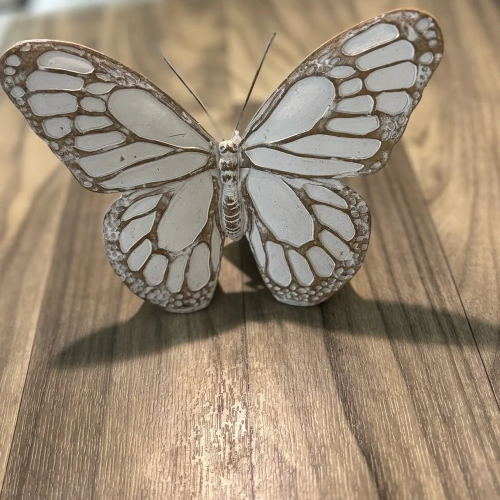 Elegant White and Tan Butterfly Decor! (Can decorate 🦋)